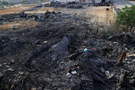 tagreuters.com2025binary_LYNXMPEL4E0DD-VIEWIMAGE