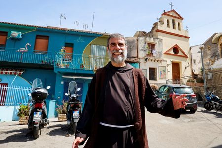 tagreuters.com2025binary_LYNXMPEL4G028-VIEWIMAGE