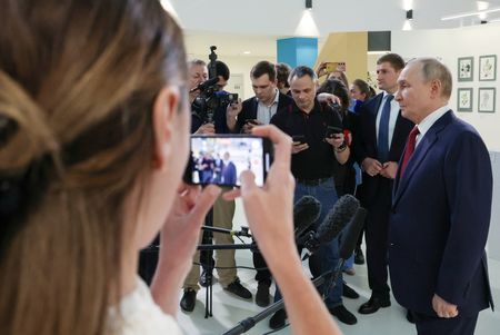 tagreuters.com2025binary_LYNXMPEL4I0XV-VIEWIMAGE