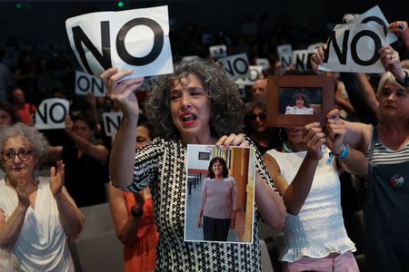 tagreuters.com2025binary_LYNXMPEL590DZ-VIEWIMAGE