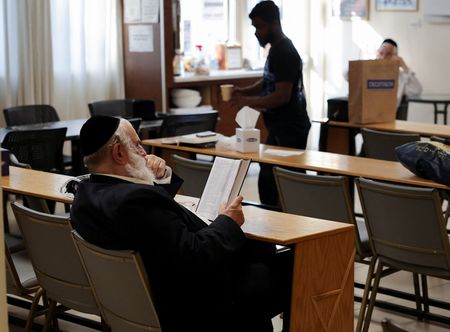 tagreuters.com2025binary_LYNXMPEL5G0TJ-VIEWIMAGE