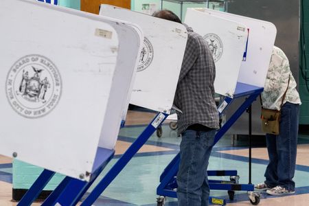 tagreuters.com2025binary_LYNXMPEL5N106-VIEWIMAGE