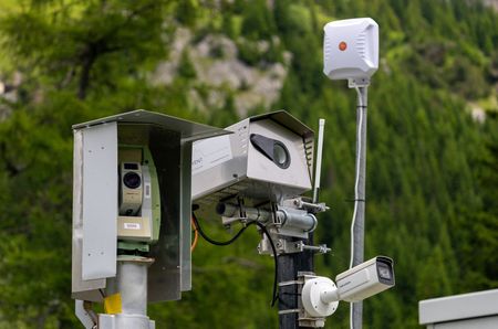 tagreuters.com2025binary_LYNXMPEL601HV-VIEWIMAGE