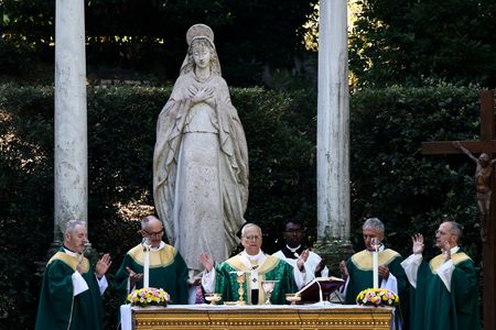 tagreuters.com2025binary_LYNXMPEL680E3-VIEWIMAGE