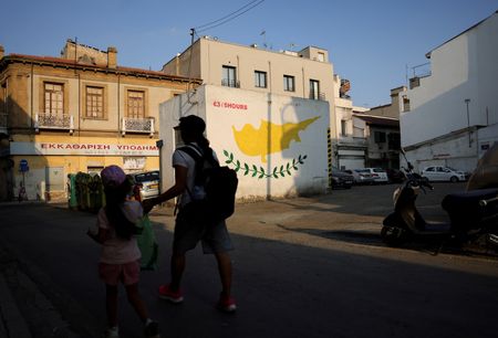 tagreuters.com2025binary_LYNXMPEL6G12V-VIEWIMAGE