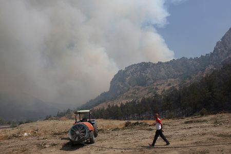 tagreuters.com2025binary_LYNXMPEL6N0TW-VIEWIMAGE