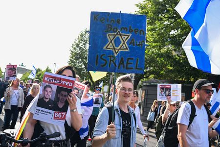 tagreuters.com2025binary_LYNXMPEL7802F-VIEWIMAGE