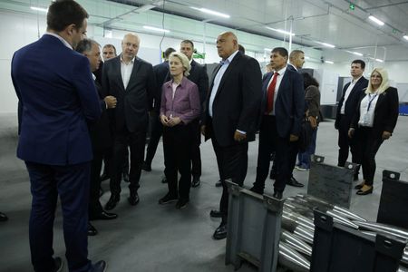 tagreuters.com2025binary_LYNXMPEL800WL-VIEWIMAGE