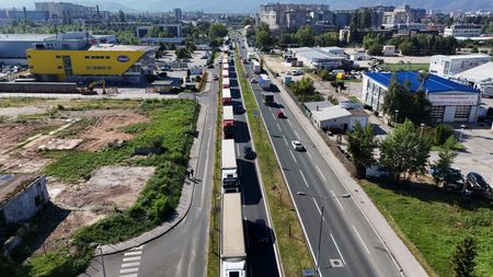 tagreuters.com2025binary_LYNXMPEL800XQ-VIEWIMAGE