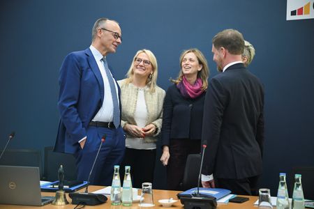 tagreuters.com2025binary_LYNXMPEL9J0IH-VIEWIMAGE