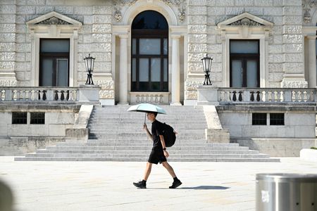 tagreuters.com2025binary_LYNXMPEL9L0NI-VIEWIMAGE