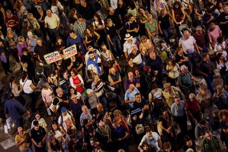 tagreuters.com2025binary_LYNXMPEL9O0CD-VIEWIMAGE