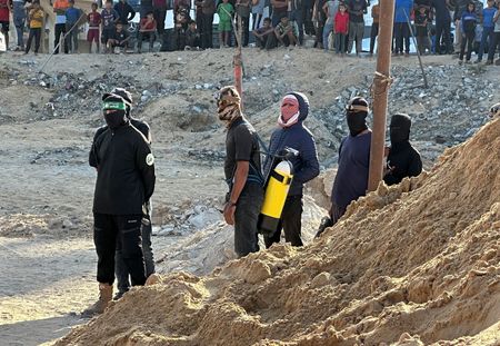 tagreuters.com2025binary_LYNXMPEL9R0SF-VIEWIMAGE