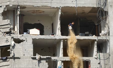 tagreuters.com2025binary_LYNXMPELA109N-VIEWIMAGE