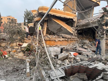 tagreuters.com2025binary_LYNXMPELA511Y-VIEWIMAGE