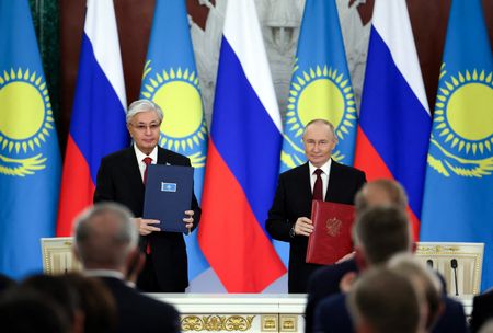 tagreuters.com2025binary_LYNXMPELAB15E-VIEWIMAGE