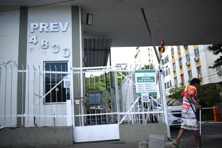 tagreuters.com2025binary_LYNXMPELAL094-VIEWIMAGE