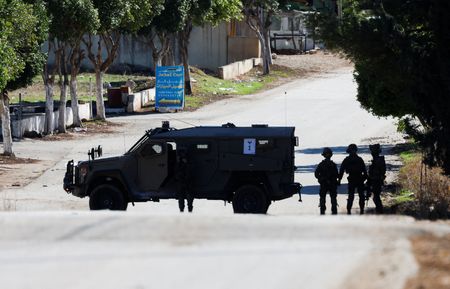 tagreuters.com2025binary_LYNXMPELAP0GL-VIEWIMAGE