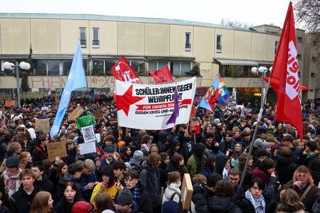 tagreuters.com2025binary_LYNXMPELB40OF-VIEWIMAGE