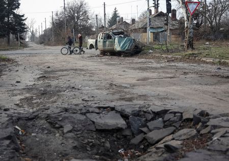 tagreuters.com2025binary_LYNXMPELB7105-VIEWIMAGE