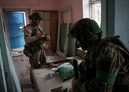 tagreuters.com2025binary_LYNXMPELB710I-VIEWIMAGE