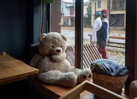 tagreuters.com2025binary_LYNXMPELB80AZ-VIEWIMAGE