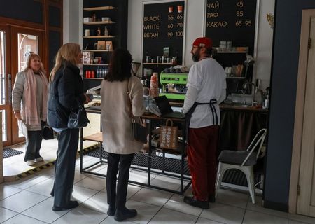 tagreuters.com2025binary_LYNXMPELB80B3-VIEWIMAGE