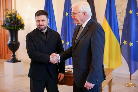 tagreuters.com2025binary_LYNXMPELBE0SM-VIEWIMAGE