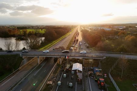 tagreuters.com2025binary_LYNXMPELBE118-VIEWIMAGE