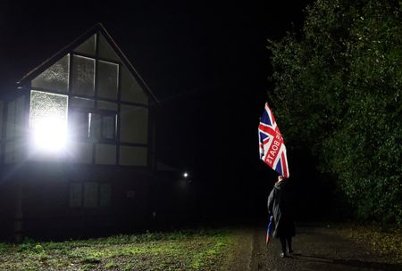 tagreuters.com2025binary_LYNXMPELBG0HU-VIEWIMAGE