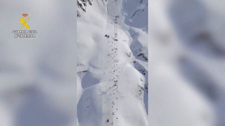 tagreuters.com2025binary_LYNXNPEL0H062-VIEWIMAGE