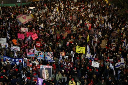 tagreuters.com2025binary_LYNXNPEL0H094-VIEWIMAGE