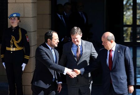 tagreuters.com2025binary_LYNXNPEL0J0FW-VIEWIMAGE