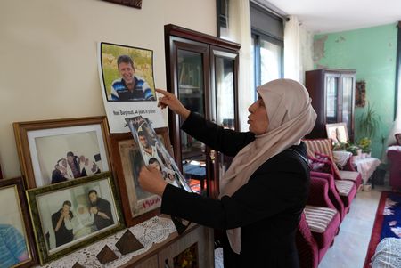 tagreuters.com2025binary_LYNXNPEL0J0OH-VIEWIMAGE