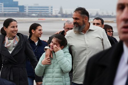 tagreuters.com2025binary_LYNXNPEL0M0P4-VIEWIMAGE