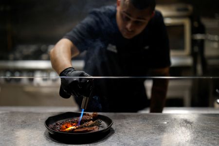 tagreuters.com2025binary_LYNXNPEL0Q0FU-VIEWIMAGE