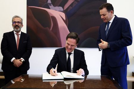 tagreuters.com2025binary_LYNXNPEL0Q0JI-VIEWIMAGE