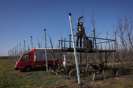 tagreuters.com2025binary_LYNXNPEL0U0BF-VIEWIMAGE