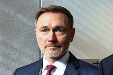 tagreuters.com2025binary_LYNXNPEL0U0DW-VIEWIMAGE