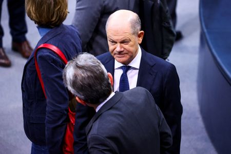 tagreuters.com2025binary_LYNXNPEL0U0DY-VIEWIMAGE