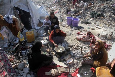 tagreuters.com2025binary_LYNXNPEL0U0KD-VIEWIMAGE