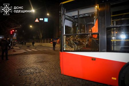 tagreuters.com2025binary_LYNXNPEL100YZ-VIEWIMAGE