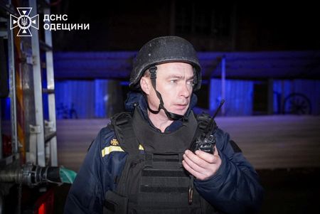 tagreuters.com2025binary_LYNXNPEL100Z1-VIEWIMAGE