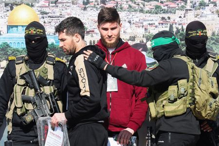 tagreuters.com2025binary_LYNXNPEL1E062-VIEWIMAGE