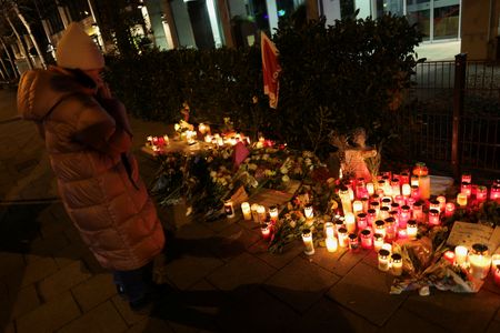 tagreuters.com2025binary_LYNXNPEL1E088-VIEWIMAGE