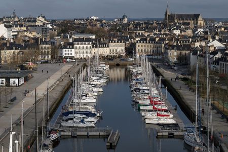 tagreuters.com2025binary_LYNXNPEL1G06W-VIEWIMAGE