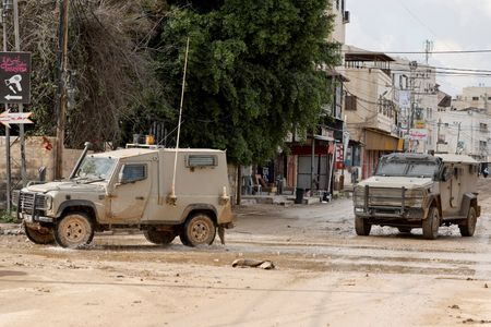 tagreuters.com2025binary_LYNXNPEL1M040-VIEWIMAGE