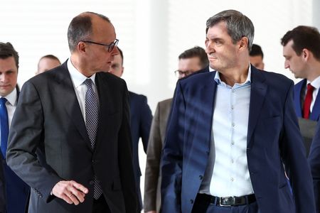 tagreuters.com2025binary_LYNXNPEL1O0NT-VIEWIMAGE