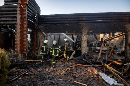 tagreuters.com2025binary_LYNXNPEL1P06G-VIEWIMAGE