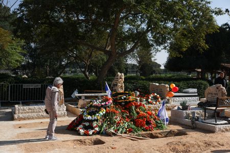 tagreuters.com2025binary_LYNXNPEL1P0HM-VIEWIMAGE